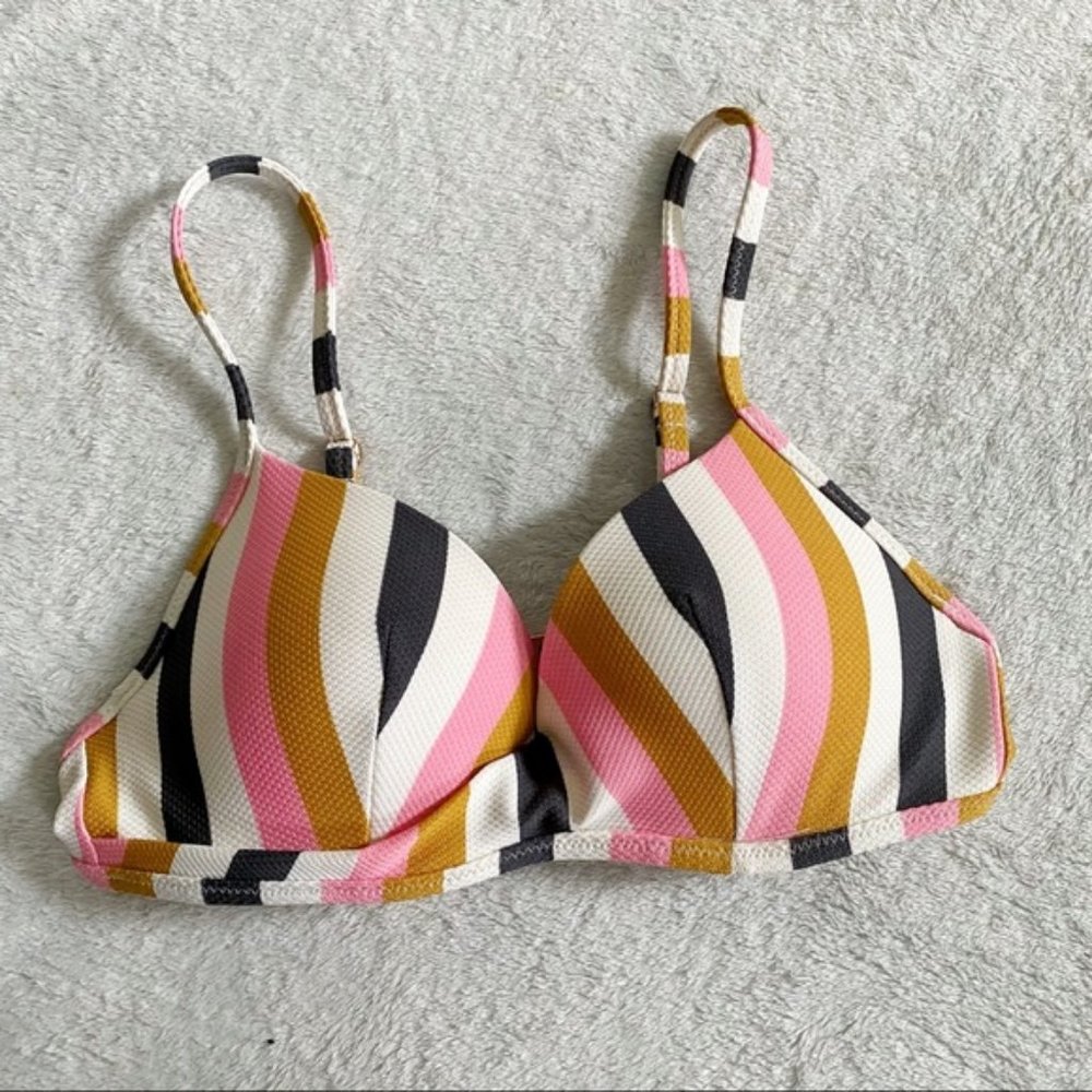 ( SALE) NWOT SHADE &  SHORE STRIPED BIKINI TOP 34B